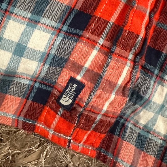 The North Face Men’s Medium Plaid Button Up Shirt - Picture 4 of 6